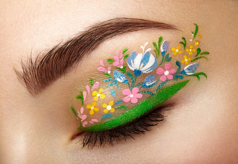 cozy vibe beauty trends flower liner