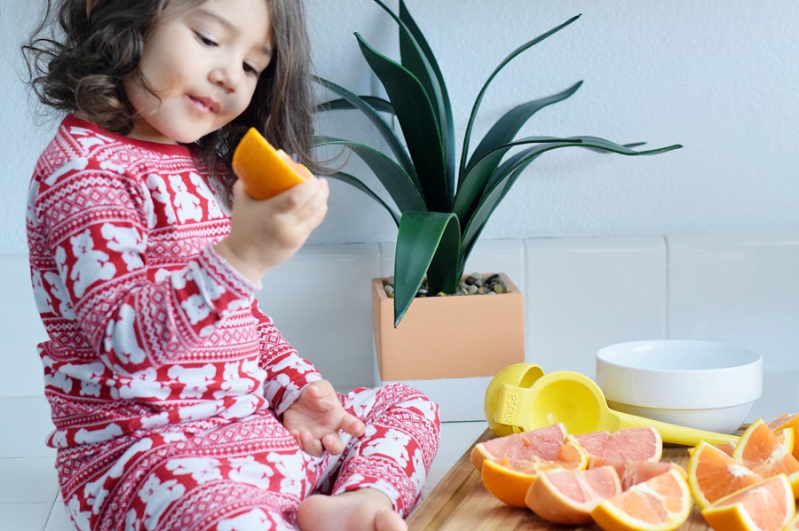 Πώς θα καταφέρετε το παιδί σας να φάει φρούτα 