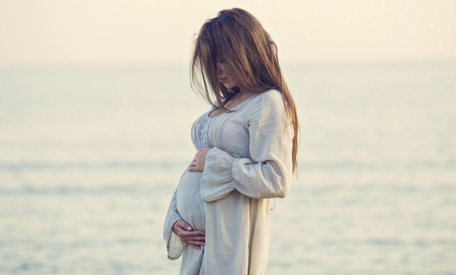 4 λόγοι που αξίζει να είστε έγκυος το καλοκαίρι 
