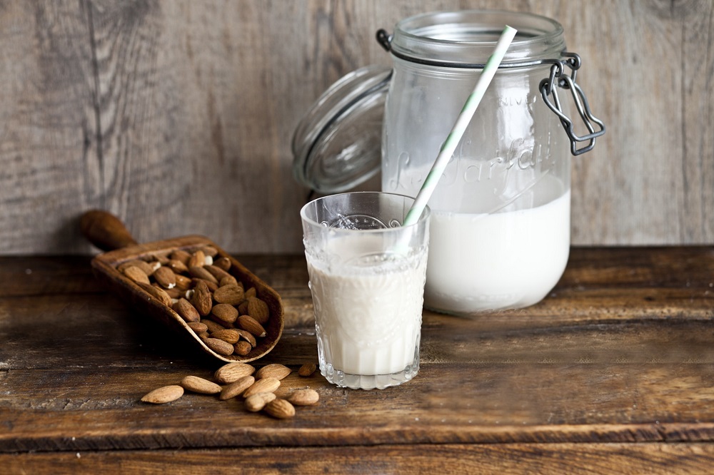 5 λόγοι που το γάλα αμυγδάλου μας κάνει καλό