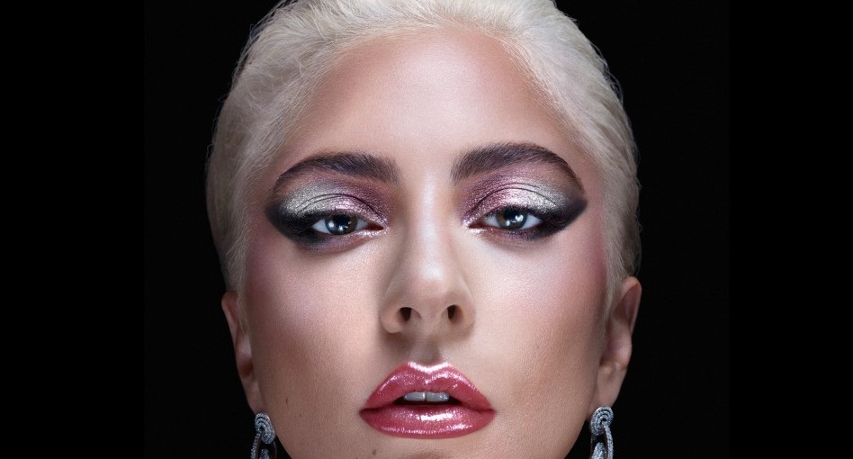 Η Lady Gaga συστήνει την πρώτη της beauty συλλογή