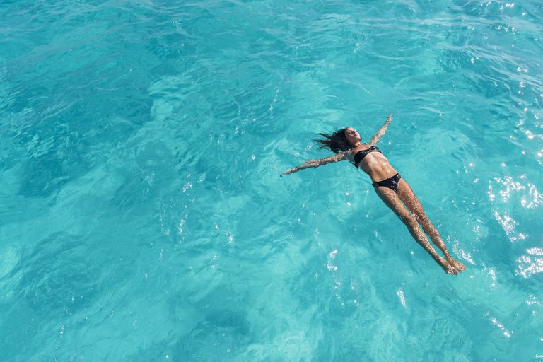 Γιατί πρέπει οπωσδήποτε να κολυμπήσετε φέτος το καλοκαίρι