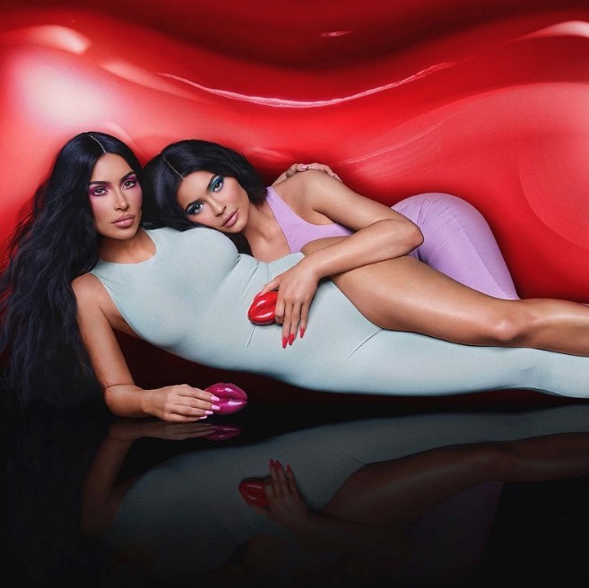 Προκαλούν ξανά οι αδερφές Kardashian 