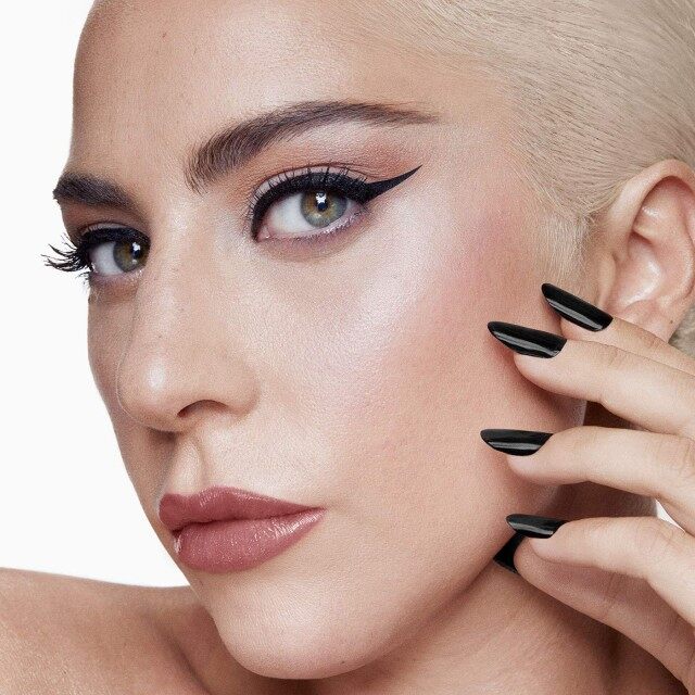 H Lady Gaga λανσάρει το δικό της eyeliner! 