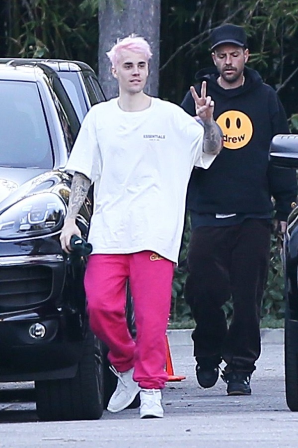 Ποιος pop star έβαψε τα μαλλιά του candy pink; 