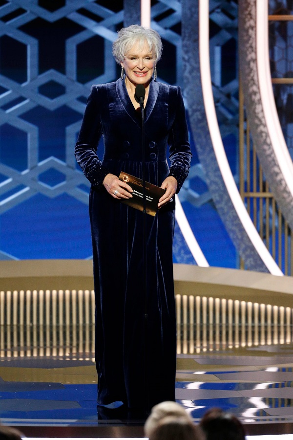 3+1 λόγοι που λατρέψαμε το velvet φόρεμα της Glenn Close