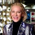 Η Cate Blanchett απογειώνει το metallic jacket