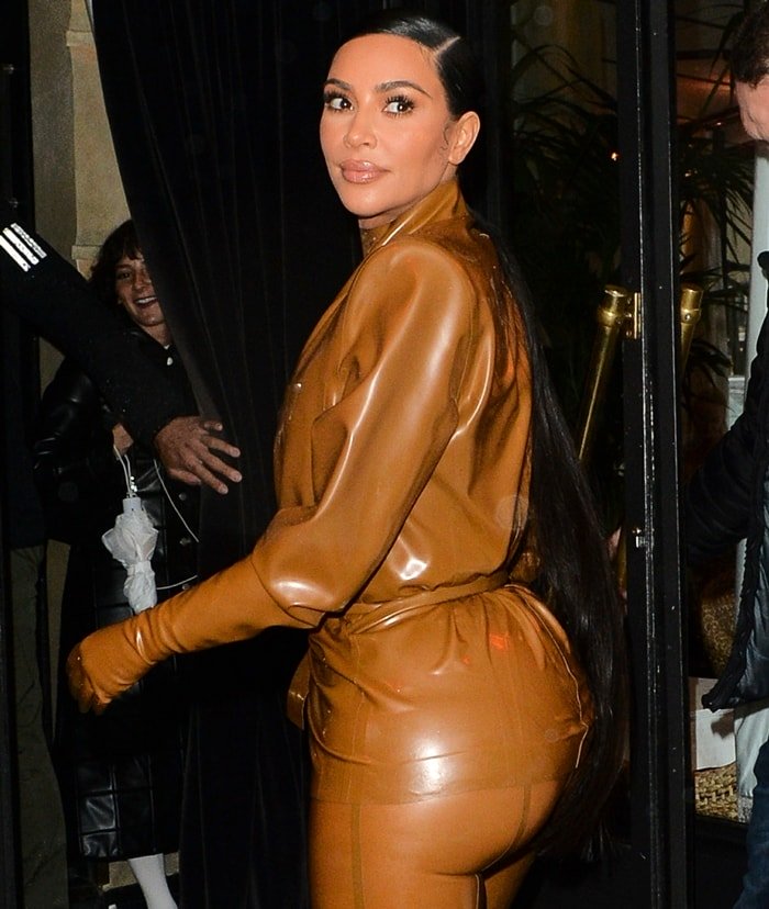 H Kim Kardashian με ένα total latex look 