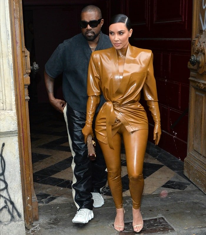 H Kim Kardashian με ένα total latex look 