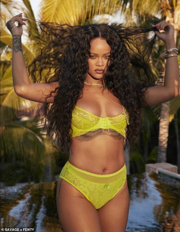 Oι σαγηνευτικές καμπύλες της Rihanna σε πρώτο πλάνο