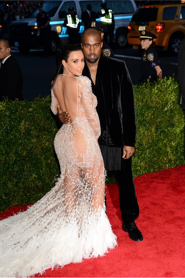Τα πιο λαμπερά look της Kim Kardashian 