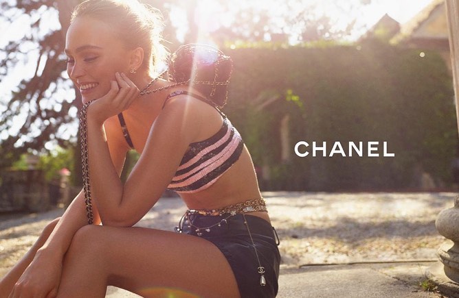 H Lily Rose Depp λαμπερή πρωταγωνίστρια στην καμπάνια της Chanel