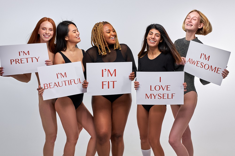 Η Ashley Graham σου δείχνει πώς θα αγαπήσεις το σώμα σου!