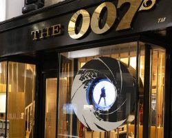 James Bond bar