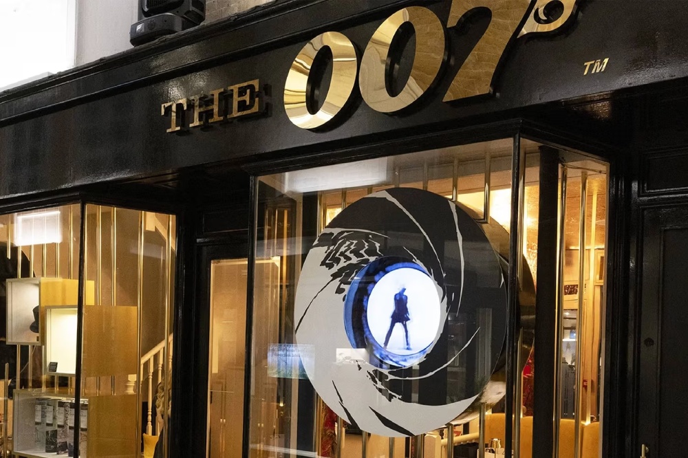 James Bond bar