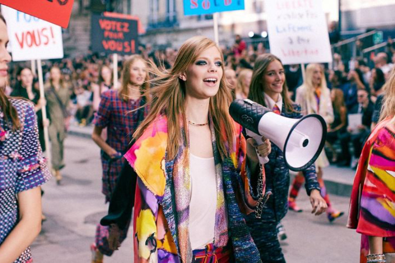 κοινωνικό μήνυμα μόδα