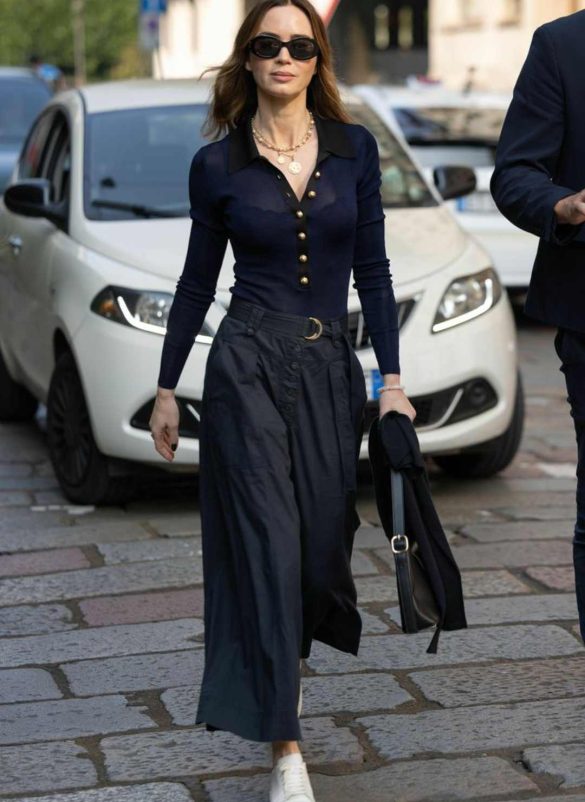 cozy_vibe_emily_blunt_b