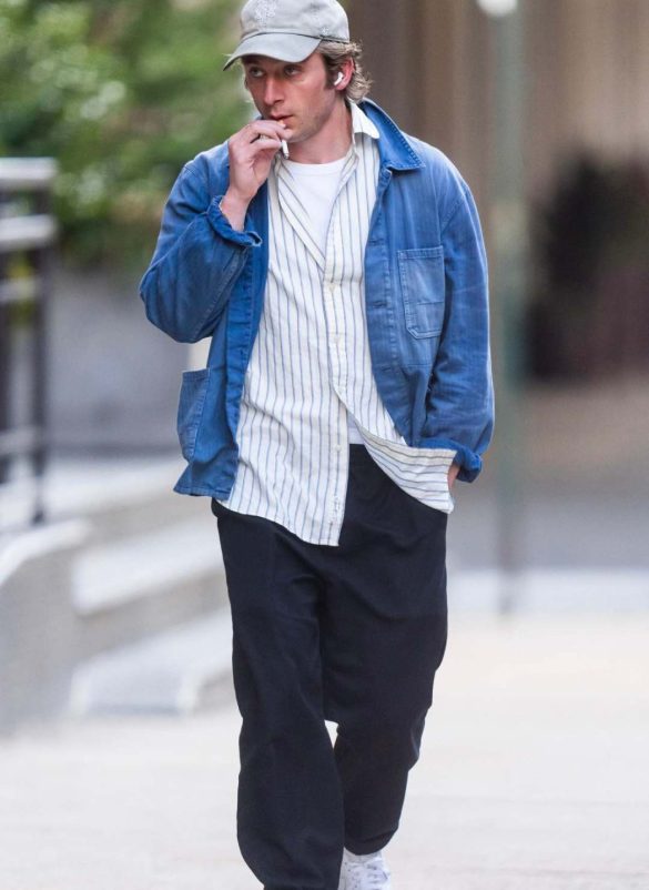 cozy_vibe_jeremy_allen_white_c Jeremy Allen White