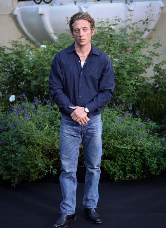 cozy_vibe_jeremy_allen_white_f