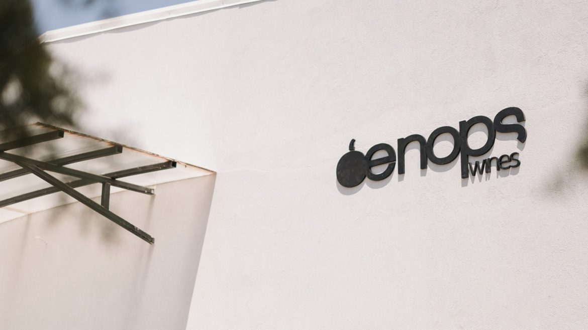 Oenops
