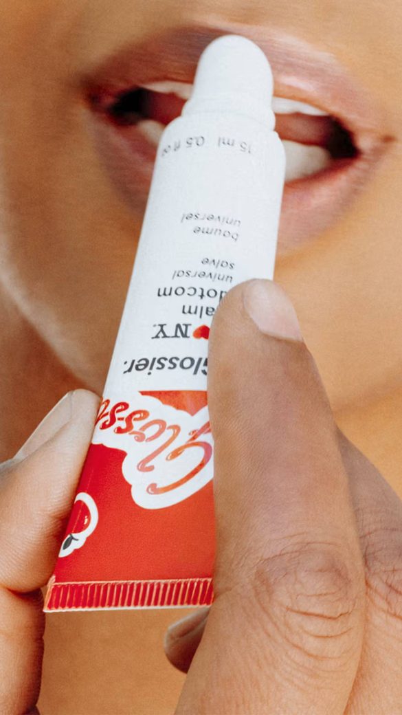 cozy_vibe_glossier_lips