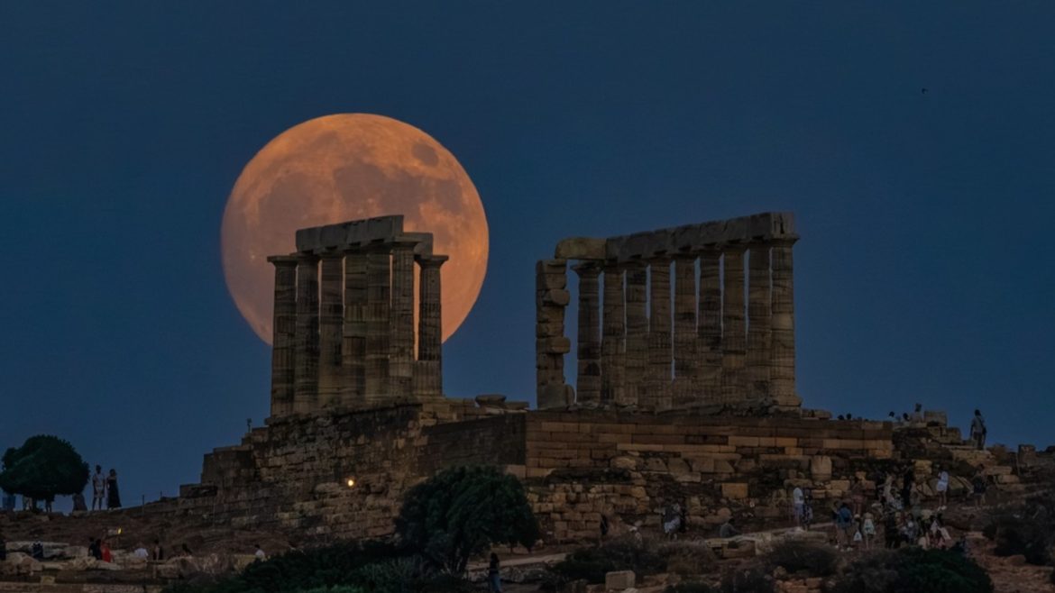 Αυγουστιάτικη Πανσέληνος